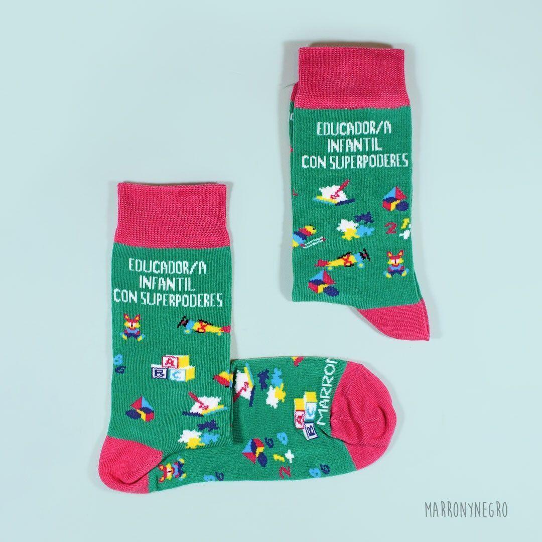 Pack 2 calcetines Educando con el corazón + Educador/a Infantil con superpoderes