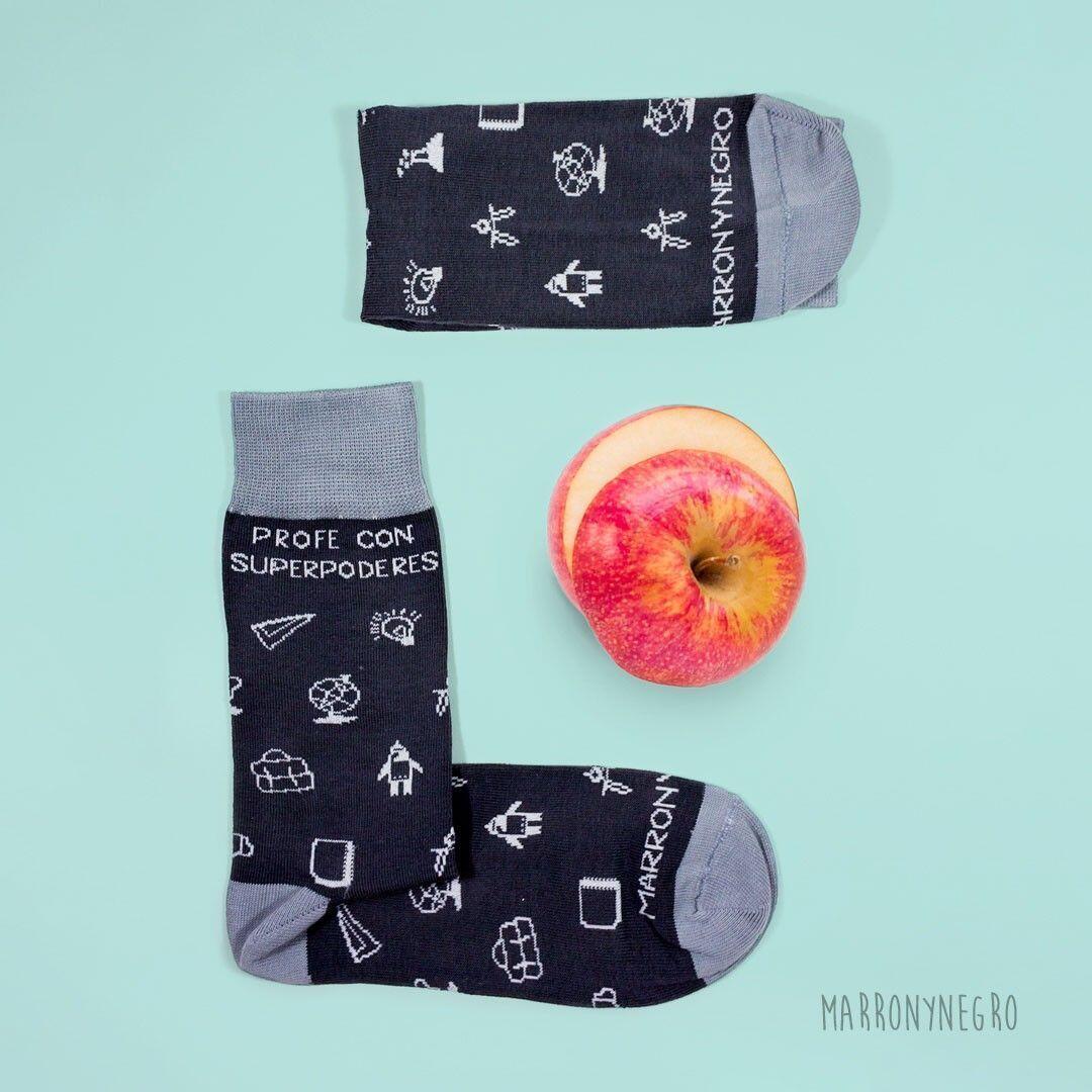 Pack 2 calcetines Educando con el corazón + Profe con superpoderes