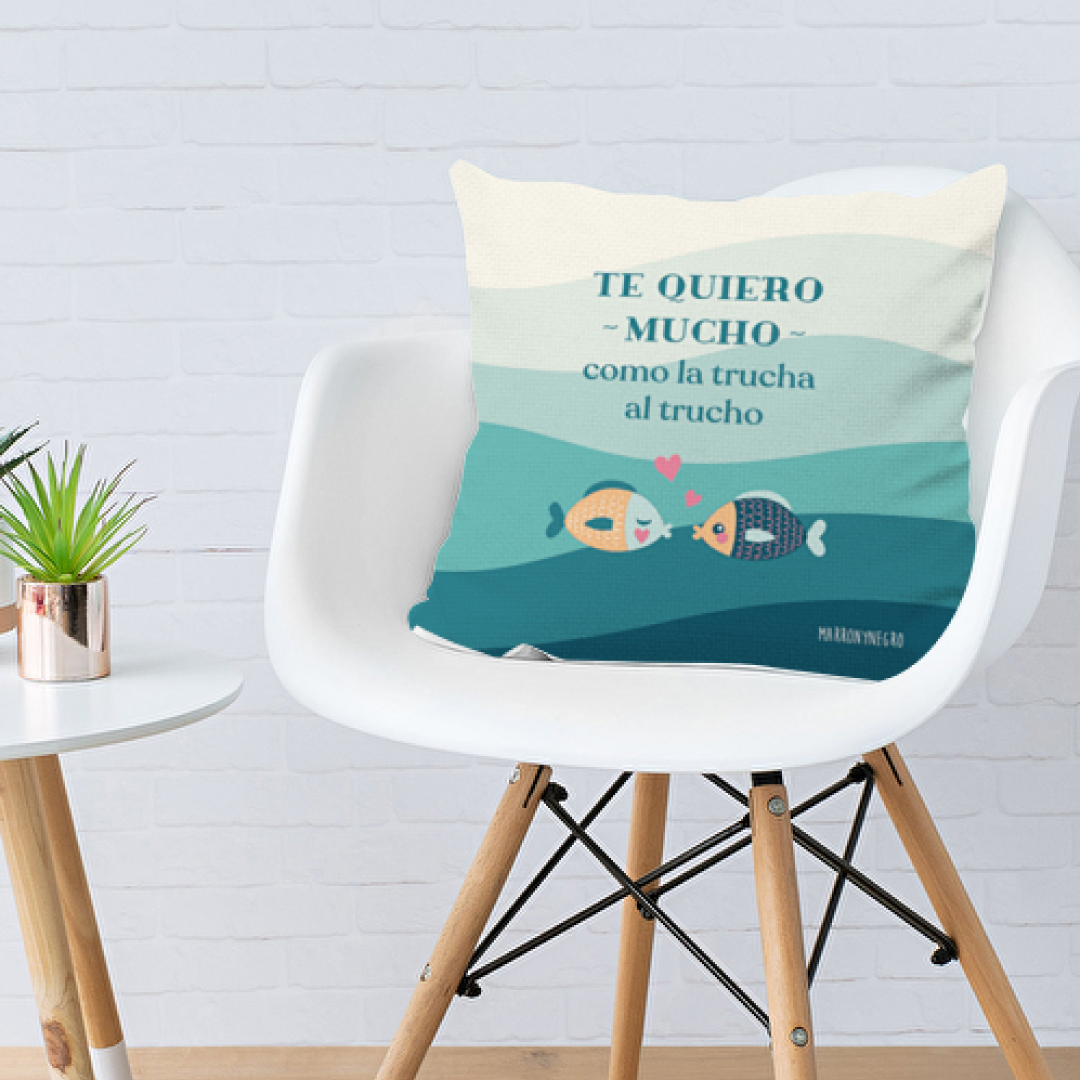 Cojín reversible con relleno "Te quiero mucho, como la trucha al trucho"