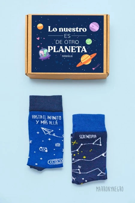 Pack 2 calcetines Hasta el infinito y más allá + Serendipia