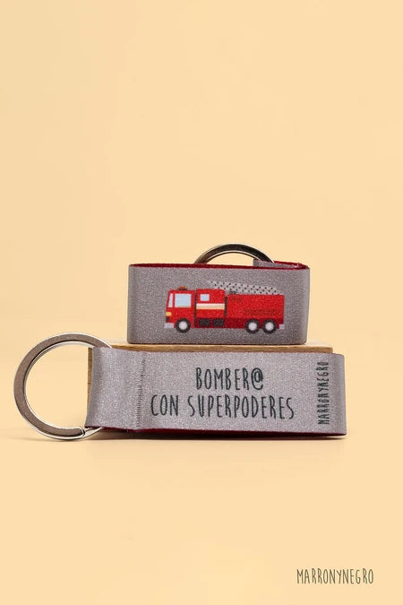 Llavero Bombero con superpoderes