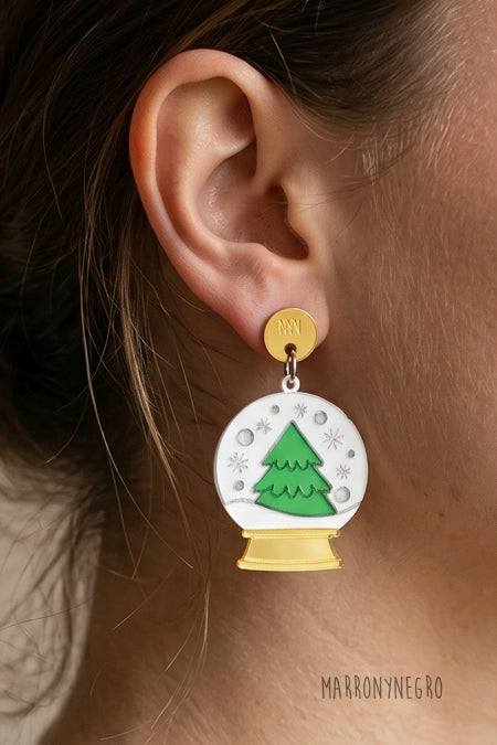 Pendientes Metacrilato Bola de Navidad en modelo