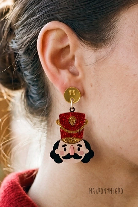 Pendientes Metacrilato Cascanueces en modelo