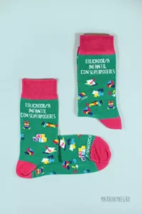 Producto: Calcetines Educador/a Infantil con superpoderes - Marronynegro