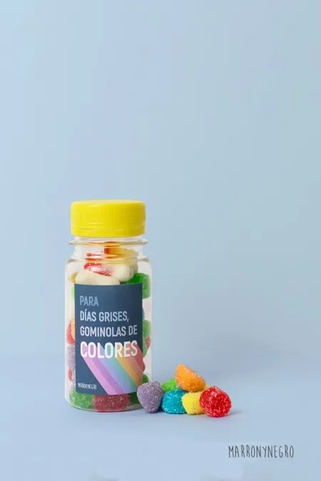 Producto: Pildorero Para días grises, gominolas de colores - Marronynegro