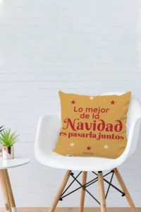 Producto: Cojín Reversible con relleno «Lo mejor de la Navidad es pasarla juntos» - Marronynegro