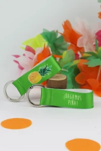 Producto: Llavero Hagamos piña - Marronynegro