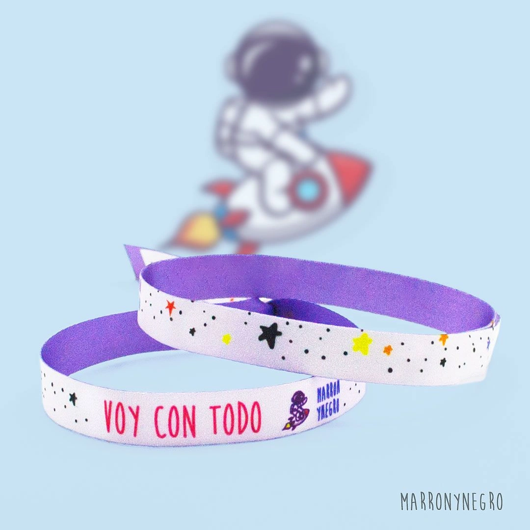 pulsera con la frase 'voy con todo' 
